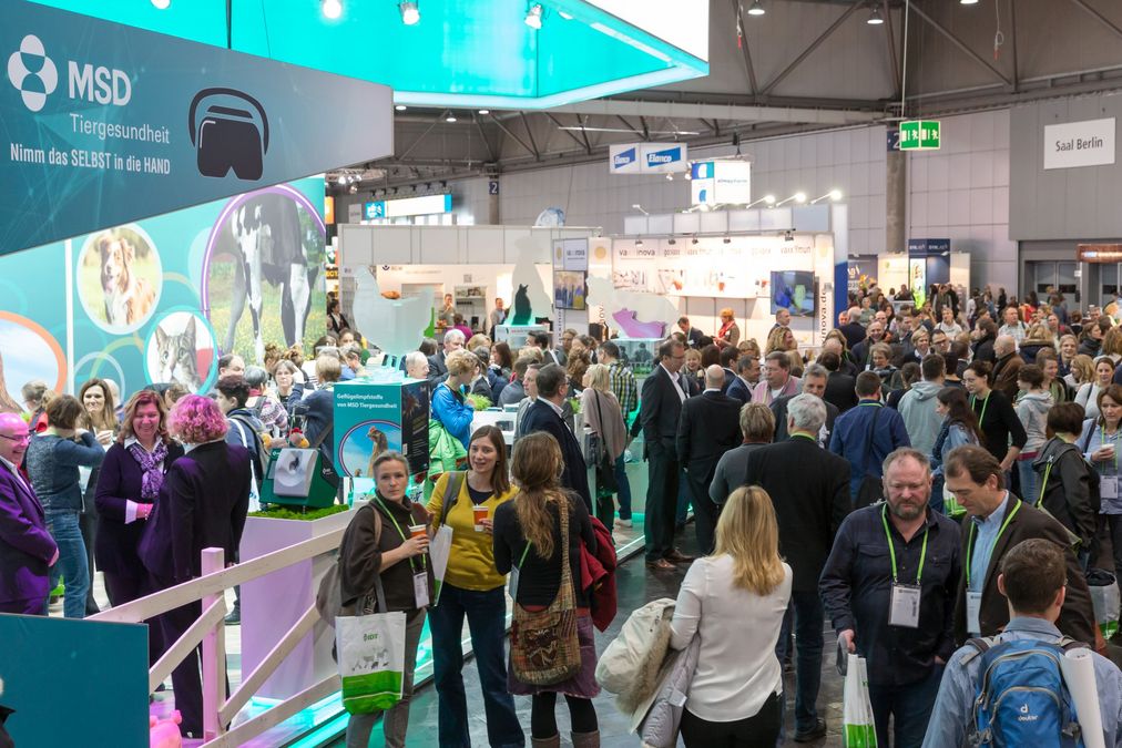 zur Vergrößerungsansicht des Bildes: Blick in die begleitende Fachmesse vetexpo