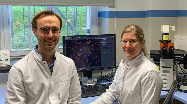 Niklas Dresen und Dr. Jule Michler erhalten ein mit 5000€ dotiertes Forschungsstipendium der „European Society of Veterinary Dermatology“ (ESVD). Foto: Christina Baumbach