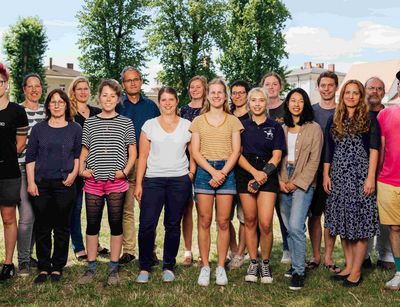 Ein Foto auf dem das Team des Veterinär-Anatomischen Instituts zu sehen ist. Foto: Christian Hüller