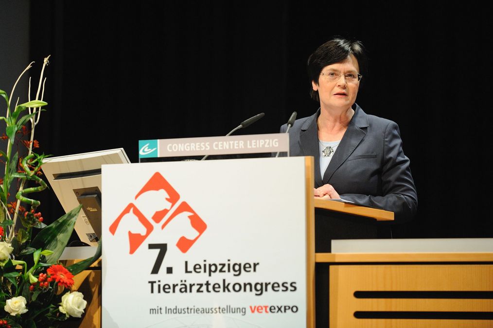 zur Vergrößerungsansicht des Bildes: Christine Lieberknecht, Ministerpräsidentin von Thüringen, hält ein Grußwort