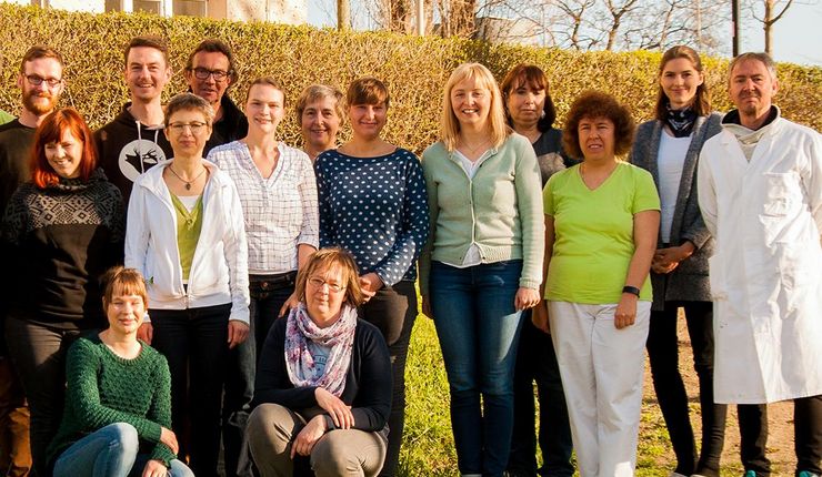 Die Mitarbeiterinnen und Mitarbeiter des Instituts für Veterinär-Pathologie im April 2019, Foto: Barbara Raddatz
