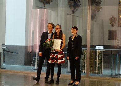 Verleihung des Willhelm-Ellenberger Preis für die beste Dissertation an der Veterinärmedizinischen Fakultät im Jahr 2023 an Dr. Sophie Öhlmann am 21. Juni 2024, Foto: Janet Reichenbach Verleihung des Willhelm-Ellenberger Preis für die beste Dissertation an der Veterinärmedizinischen Fakultät im Jahr 2023 an Dr. Sophie Öhlmann am 21. Juni 2024 im Paulinum für ihre Arbeit zu „Interaction of Streptococcus suis with blood immune cells: Influence of the complement system and modification of lipoteichoic acids“, Foto: Janet Reichenbach