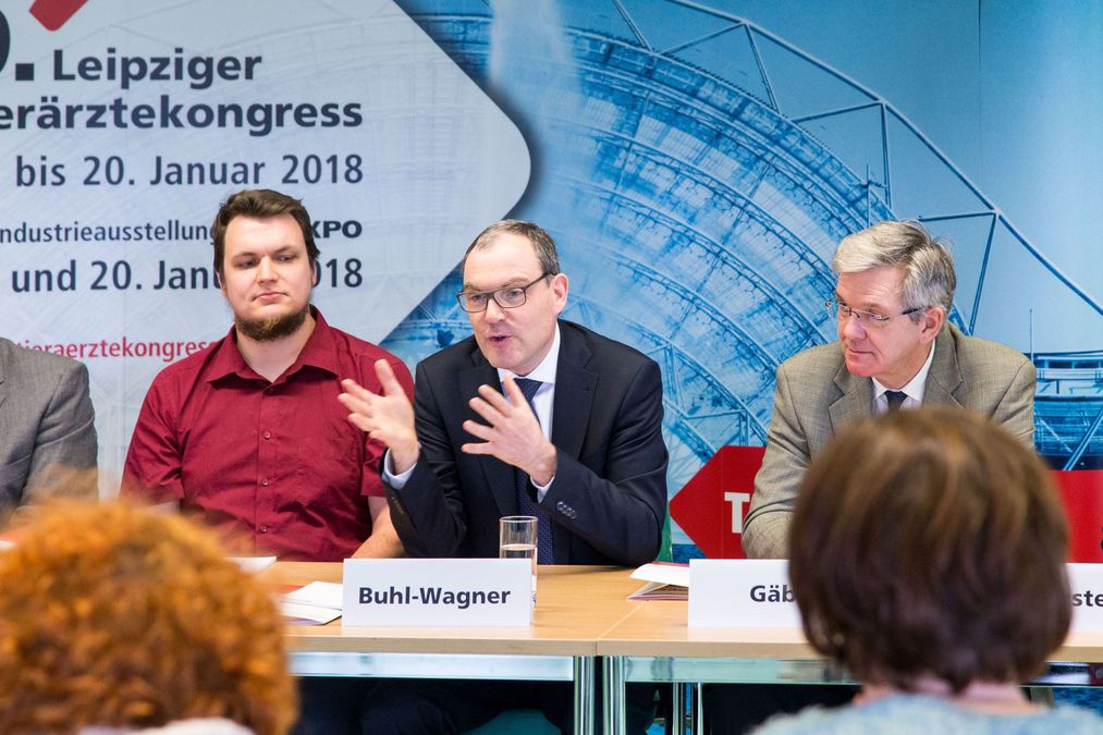 zur Vergrößerungsansicht des Bildes: Martin Buhl-Wagner, Geschäftsführer der Leipziger Messe, bei der Eröffnungs-Pressekonferenz (M.)