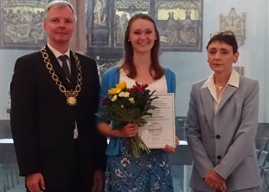 Frau Dr. Wald aus dem Institut für Virologie hat den Hans-Schleiter-Preis für eine Publikation zum Usutu-Virus erhalten, Foto: Janet Reichenbach Frau Dr. Wald aus dem Institut für Virologie hat den Hans-Schleiter-Preis für eine Publikation zum Usutu-Virus erhalten, Foto: Janet Reichenbach
