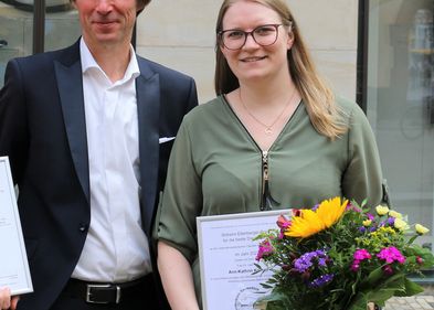Frau Dr. Ann-Kathrin Krieger aus dem Institut für Bakteriologie und Mykologie hat den diesjährigen Wilhelm-Ellenberger-Preis erhalten, Foto: Annika Breitfelder Frau Dr. Ann-Kathrin Krieger aus dem Institut für Bakteriologie und Mykologie hat den diesjährigen Wilhelm-Ellenberger-Preis erhalten, Foto: Annika Breitfelder