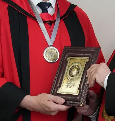 Die Medaille der Ehrendoktorwürde der Trakischen Universität Stara Zagora, Bulgarien, verliehen an Prof. Alexander Starke, Foto: Universität Stara Zagora