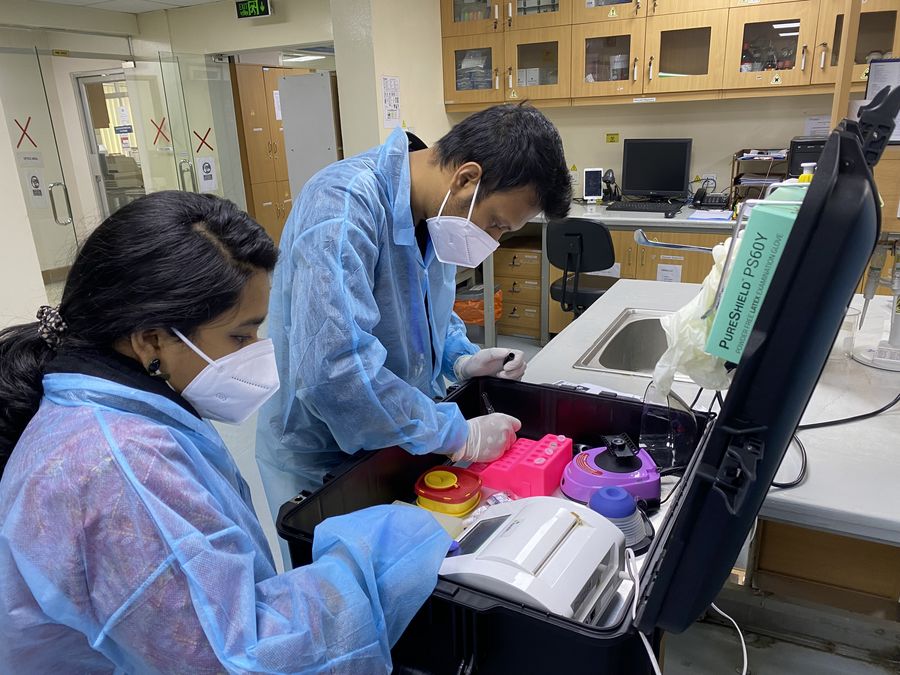 enlarge the image: Testing clinical samples in Bangladesh (Image Credit: Ahmed Abd El Wahed)
