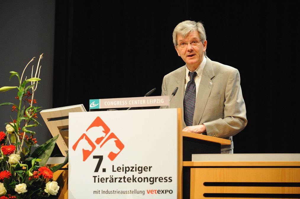 zur Vergrößerungsansicht des Bildes: Kongresspräsident Prof. Dr. Gotthold Gäbel eröffnet den Kongress