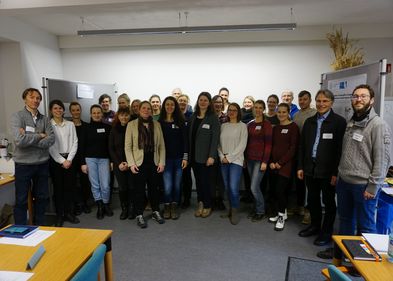 Group photo of the ZIM Day 2023 in the seminar room of the LFG Oberholz, Photo: Uwe Müller
