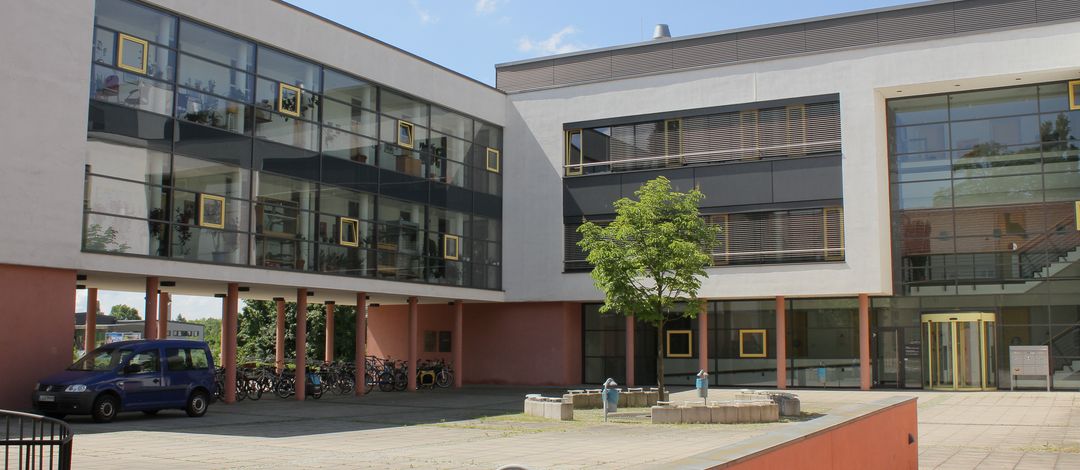 Blick in den Innenhof des Instituts für Lebensmittelhygiene, Foto: Norman Meinert